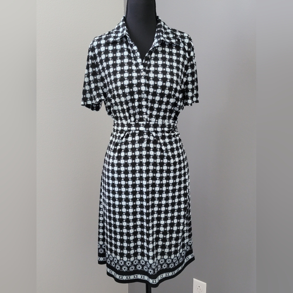 Max Studio Black and White V-Neck Sheath Dress